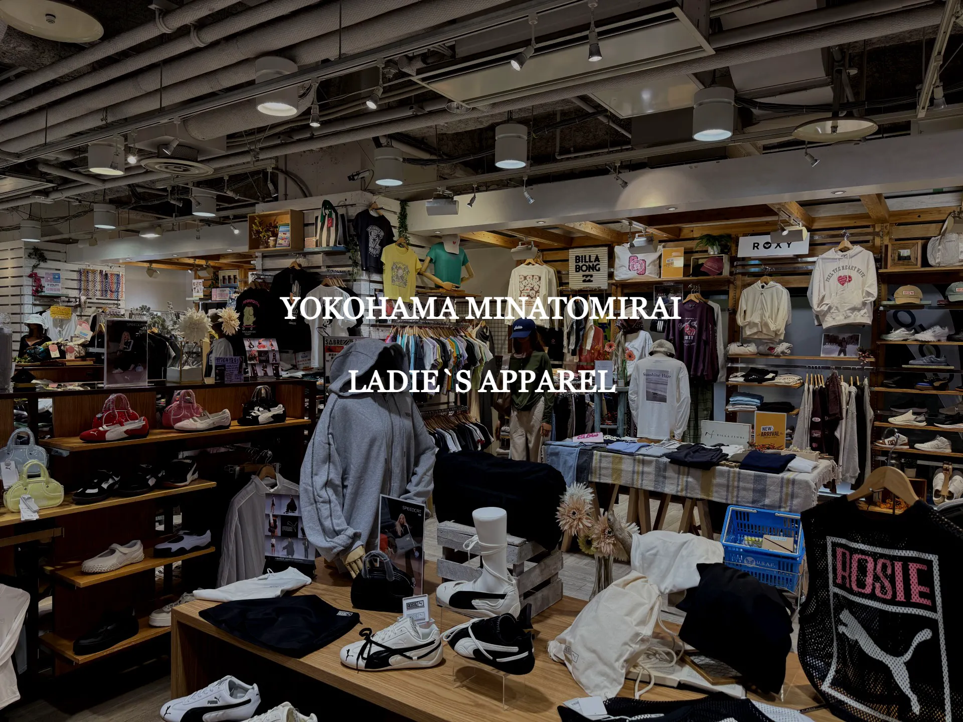 横浜みなとみらい店　レディーズアパレル