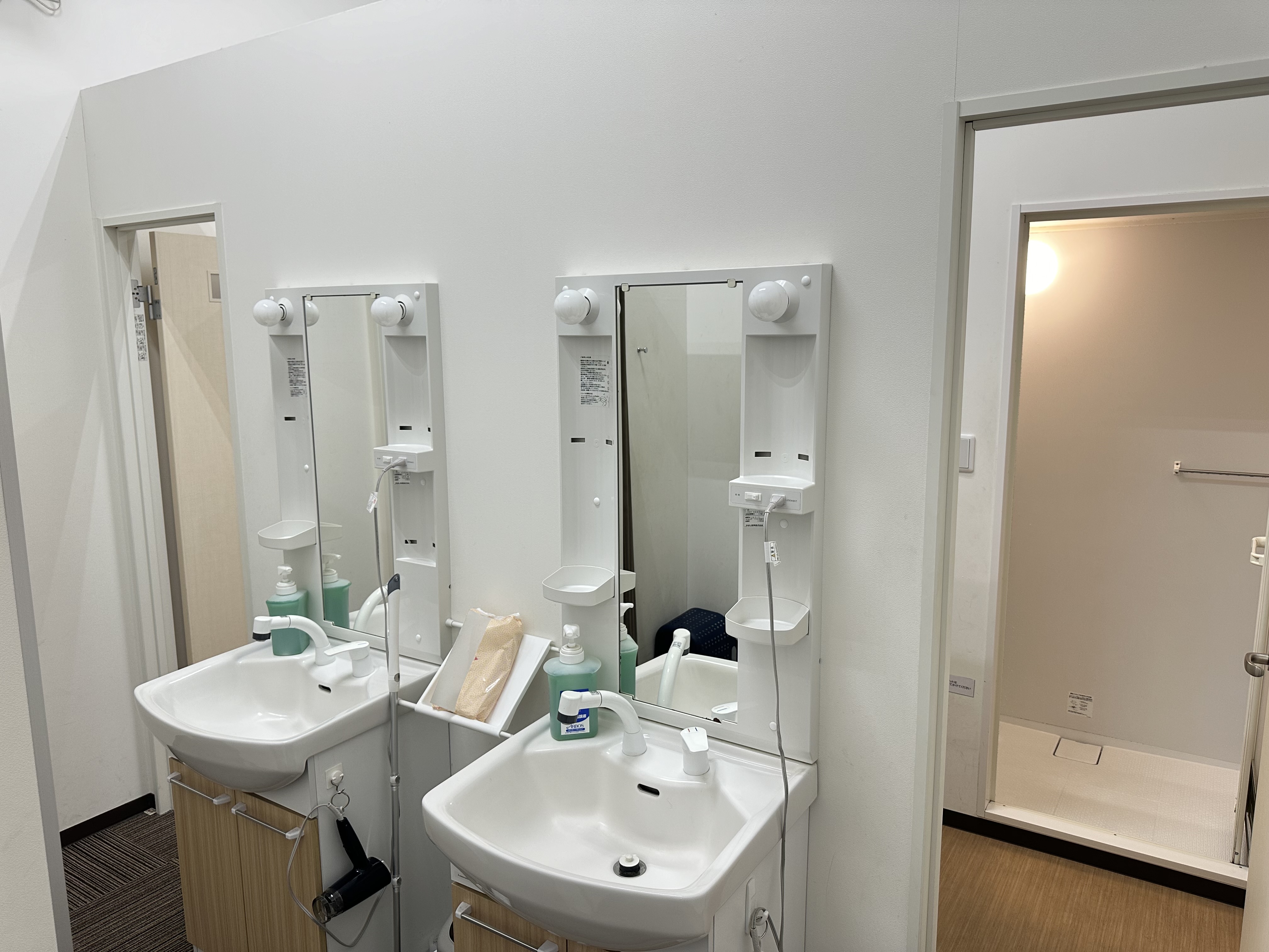 更衣室シャワールーム