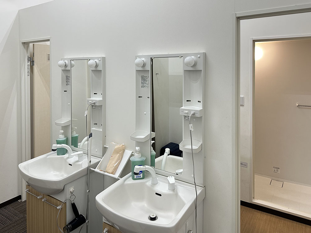 更衣室シャワールーム