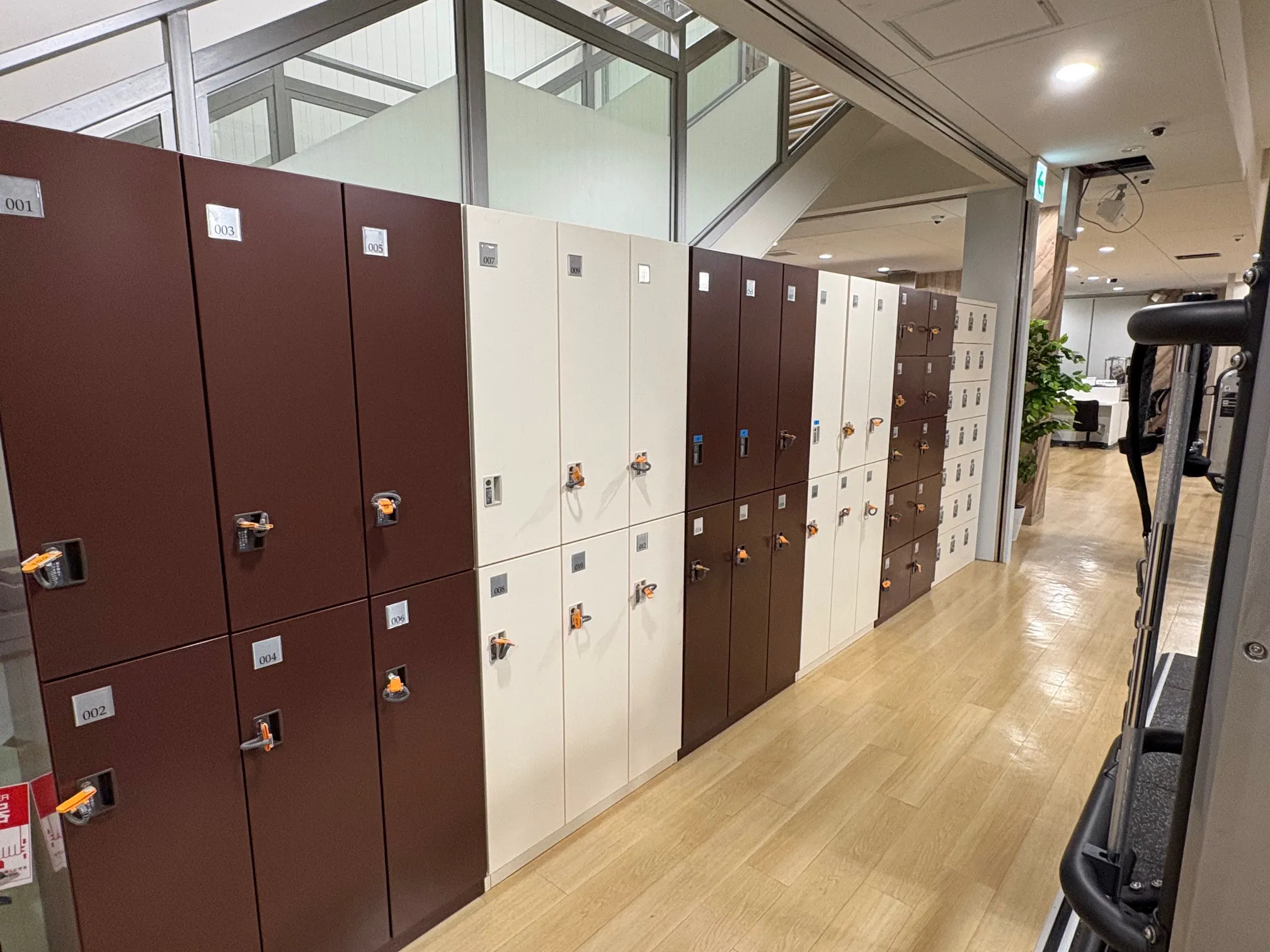 共用ロッカー