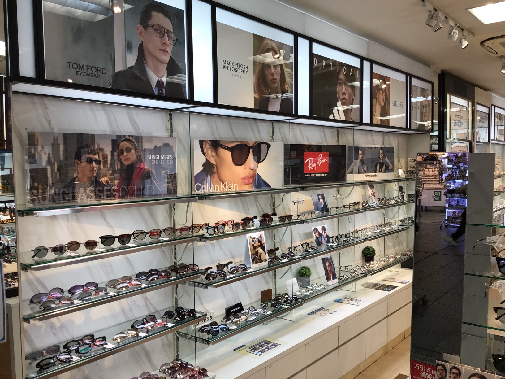 松山市　銀天街　メガネ　眼鏡　レイバン