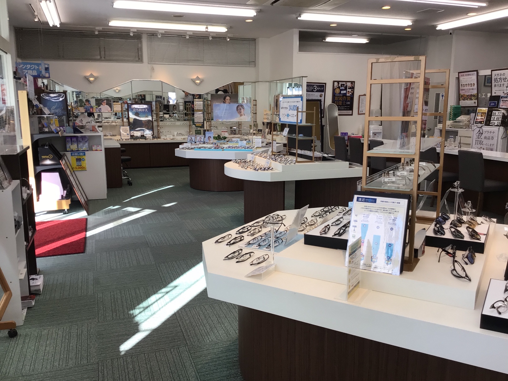 メガネスーパー鹿児島吉野店｜来店予約受付中/コンタクトがすぐ買える！