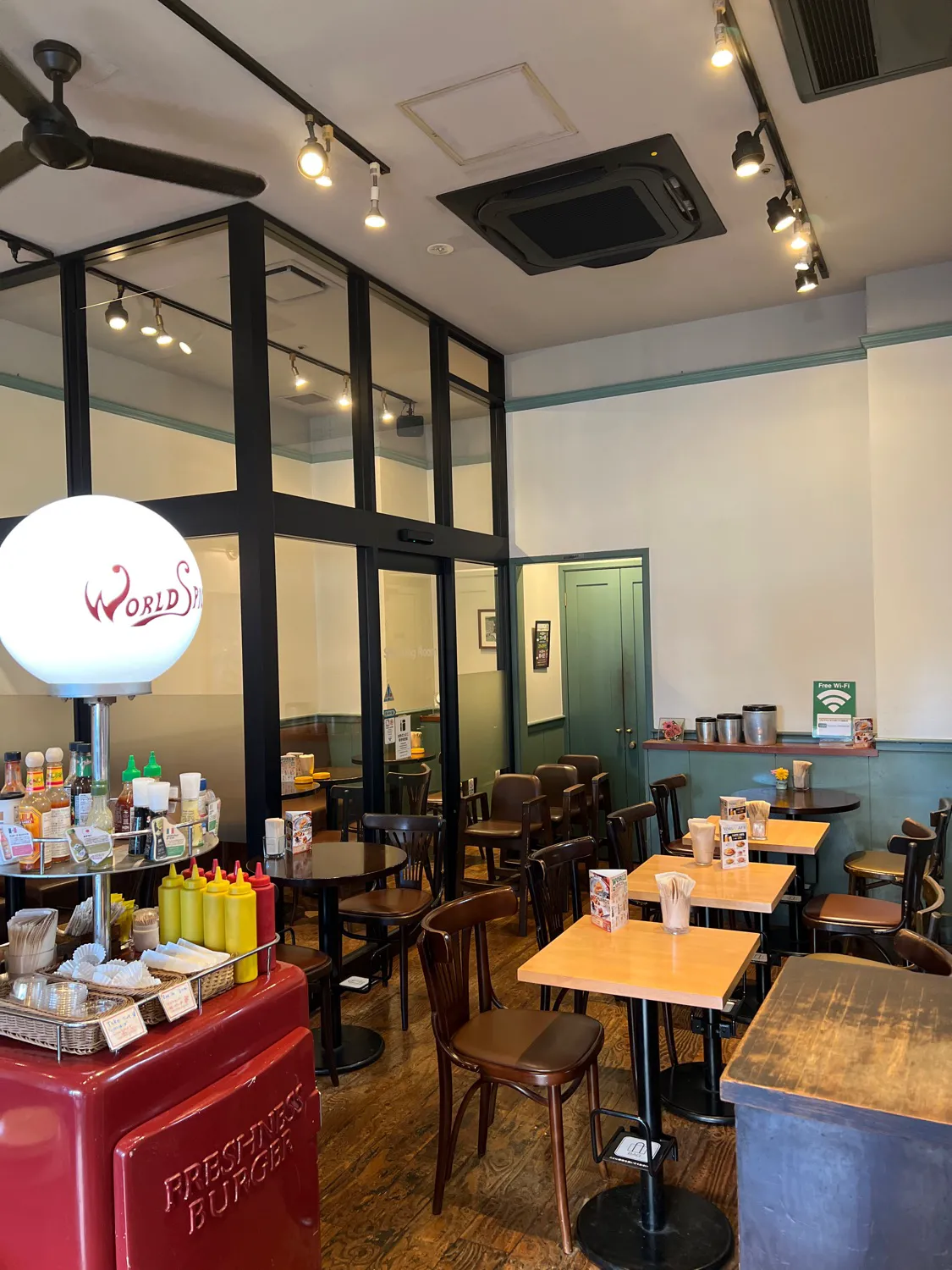 公式】フレッシュネスバーガー町屋店